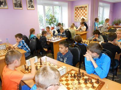 Воспитанники СДЮСШОР «Антей» победили в городском турнире по быстрым шахматам